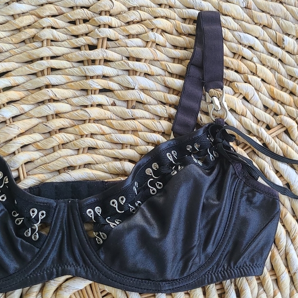 Black bra and skirt set - Picture 5 of 9